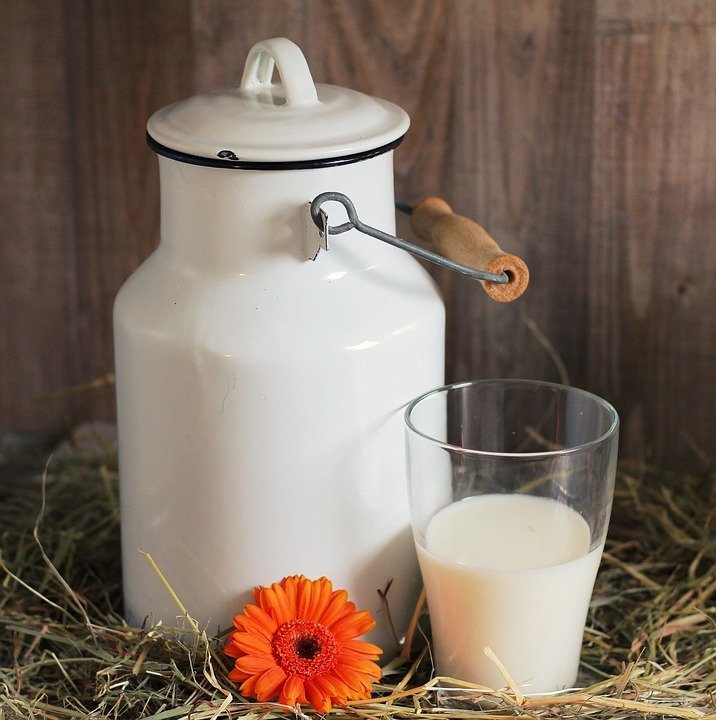 Кому противопоказаны молоко и кефир: онколог рассказала о молочных продуктах