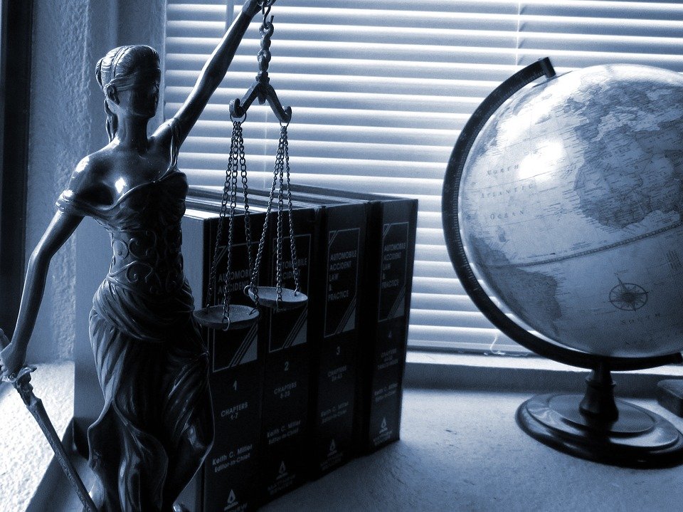 Адвокаты: за кулисами правовой профессии