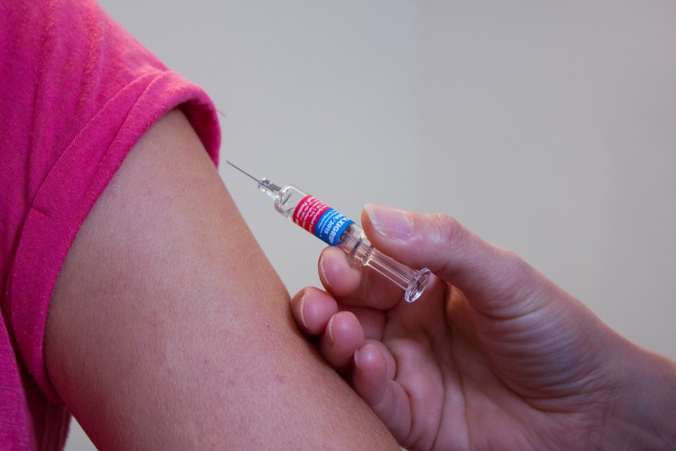 Вакцина против коронавируса: что известно о создании на сегодня, что предпринимают врачи в России, США, Китае, Гонконге