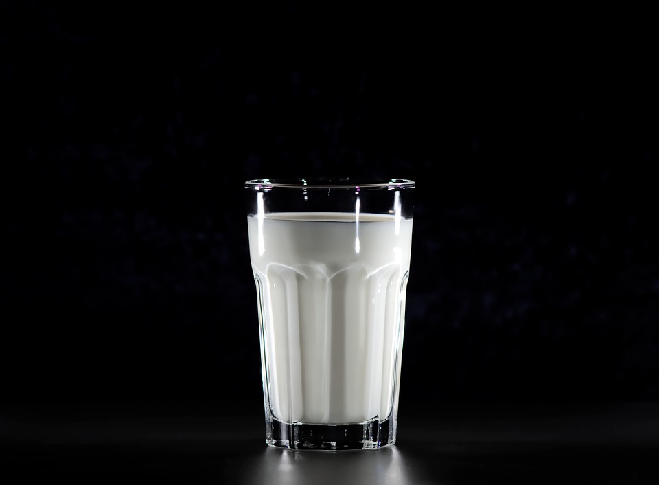 кефир, молоко - фото pixabay
