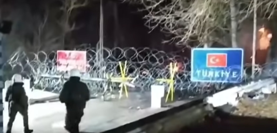 Несколько тысяч беженцев пытаются прорваться из Турции в Грецию