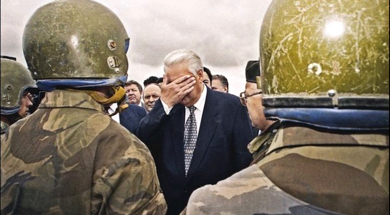 Фотограф раскрыл секрет снимка «страдающего» Ельцина