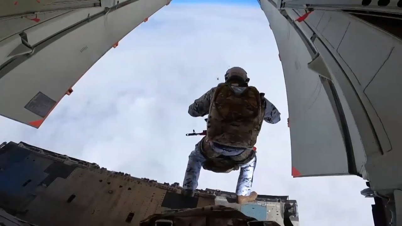 Высадка десанта с 10-км высоты — уникальные прыжки российских военных в Арктике