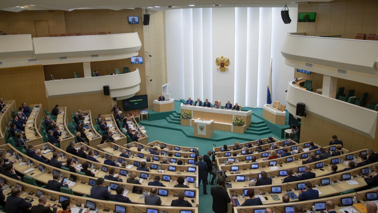 От видео в соцсетях до отставки &mdash; как роды жены депутата в Чили закончились скандалом