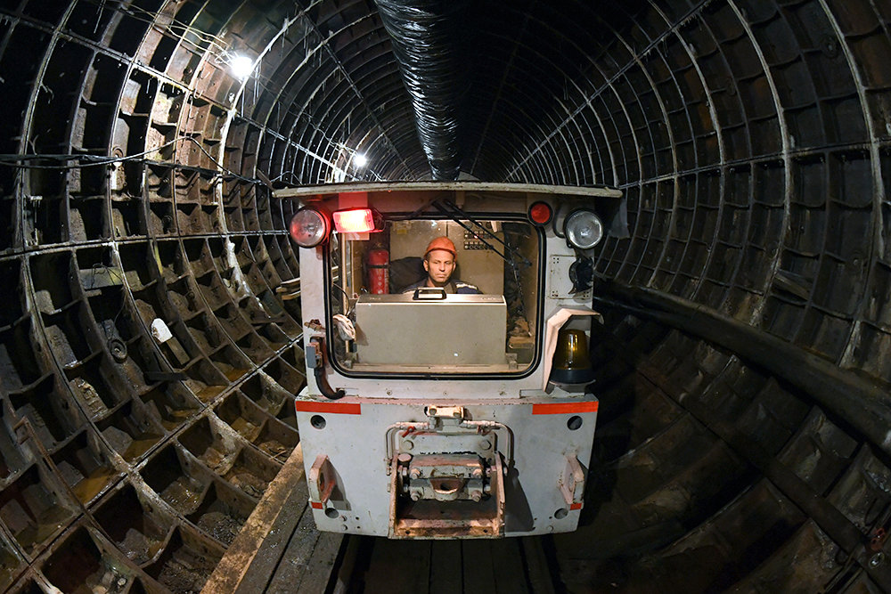 Строители метро вышли на забастовку и перекрыли проезд в Красноярске &mdash; &laquo;Работы не ведутся с сентября, зарплату не платят с августа&raquo;