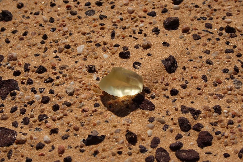 Ливийское стекло — необычный минерал пустыни0