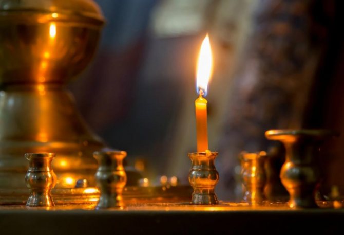 Почему на Сретение Господне освящают свечи, в чем их сила, как их применять дома, какие молитвы читать