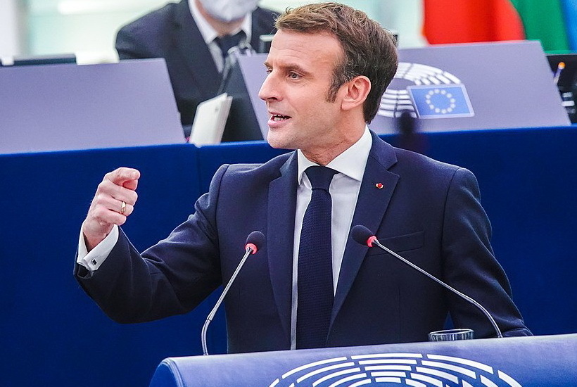 Макрон готовит неоколониальные перевороты в Африке