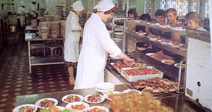 Чем кормили в советских столовых: ассортимент, стоимость комплексного обеда