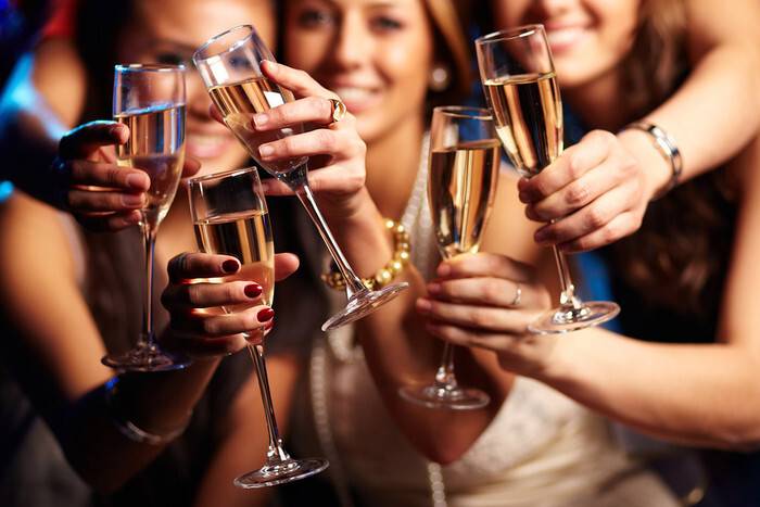 Алкоголь под запретом: стало известно, каким знакам зодиака нельзя пить