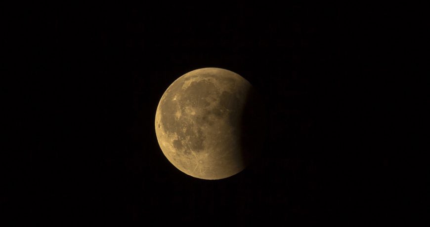 Полутеневое затмение Луны произойдет в 2023 году: точная дата события и о чем предупреждают астрологи