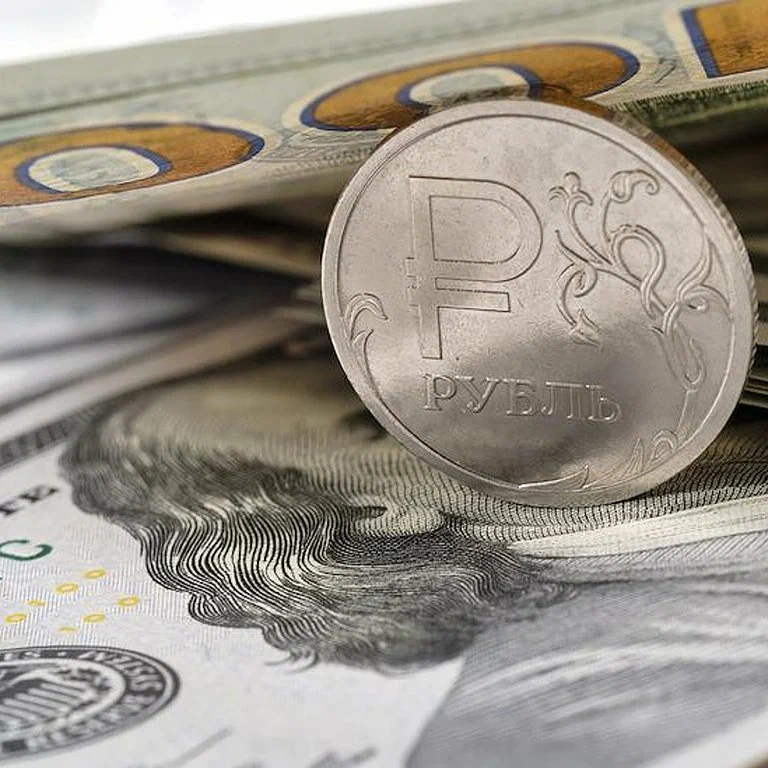 ЦБ РФ понизил курс доллара сегодня 17.08.2023: доллар дешевеет по отношению к рублю второй день подряд, власти согласовали пока не ужесточать валютный контроль