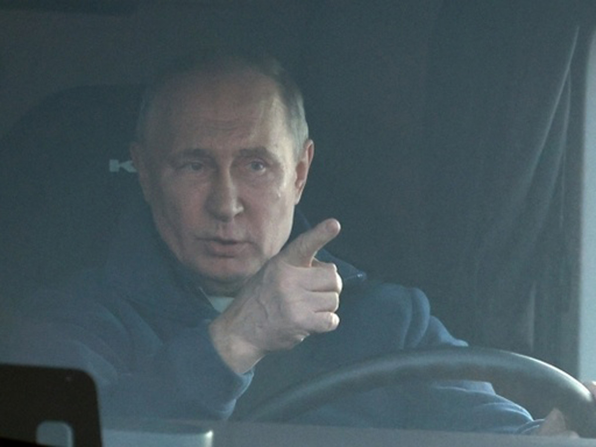 Путин рассказал о тайных поездках без кортежа по Москве — видит проблемы столицы и дал поручение МВД о курьерах