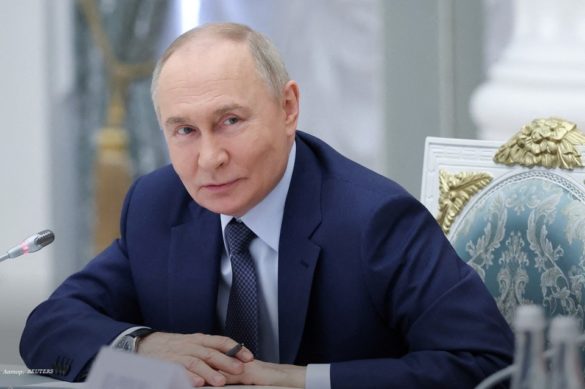 Кремль показал фото со дня рождения Владимира Путина REUTERS
